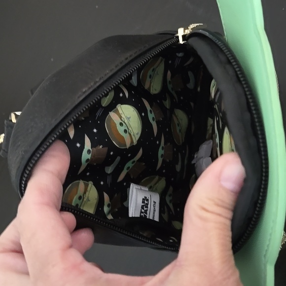 The Child Mandalorian Baby Yoda Star Wars Loungefly Wristlet Belt Bag Disney - Picture 6 of 8